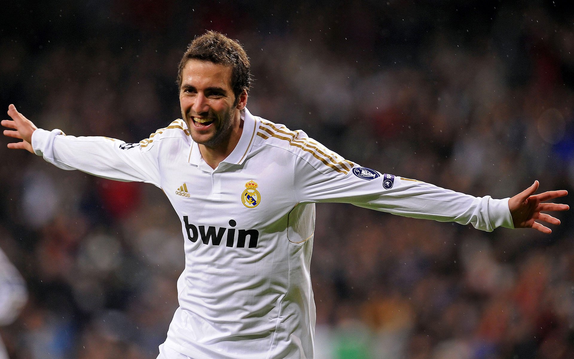 开云体育在线-格纳布里爆发，当德国闪电刺穿那不勒斯蓝，利物浦的淘汰赛哲学再次闪耀