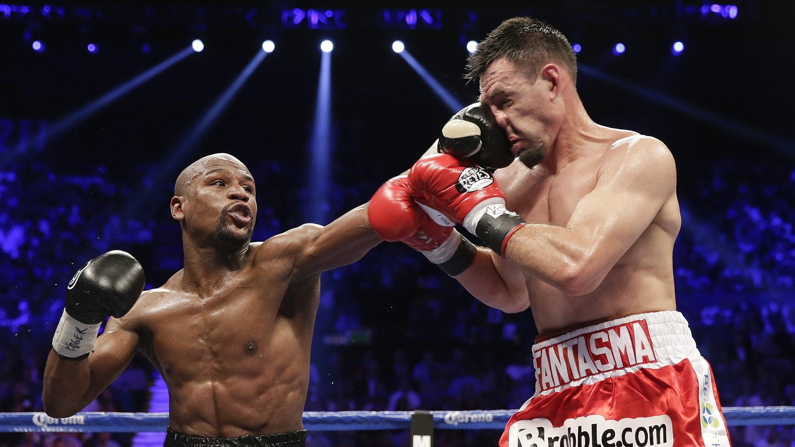绿茵烽火燃尽，世界杯头名之争沙特完胜秘鲁，卢卡库铁骑独舞抢眼